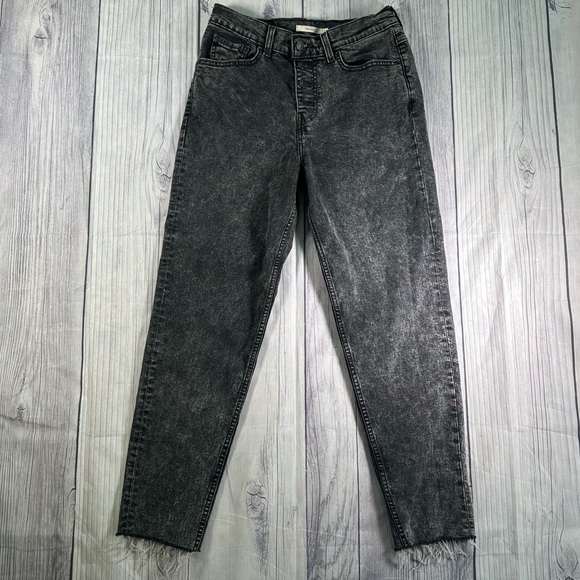 SOLD!! ๐ซ๐ซ LEVI'S VINTAGE INSPIRED EXPOSED BUTTON HIGH WAISTED MOM JEANS. SIZE 28 - Picture 2 of 10